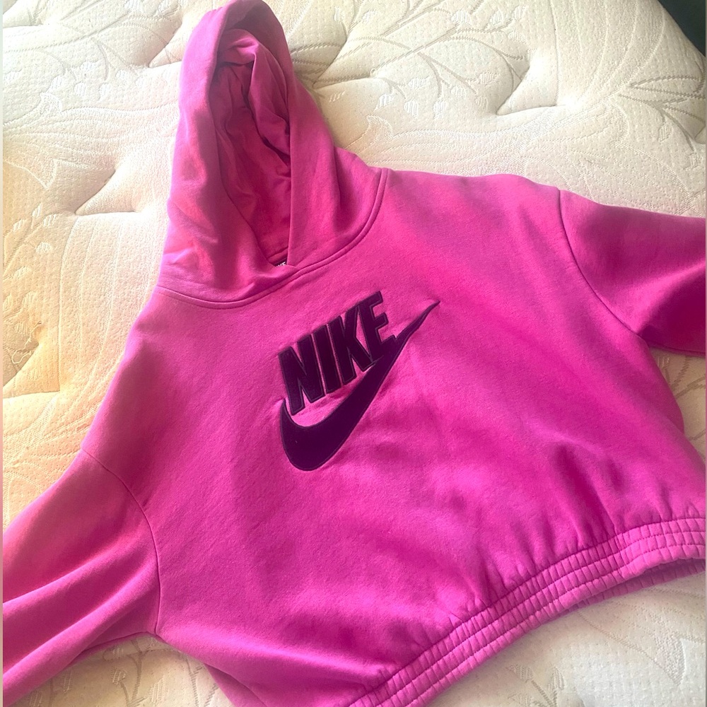 Cropped Nike Hoodie